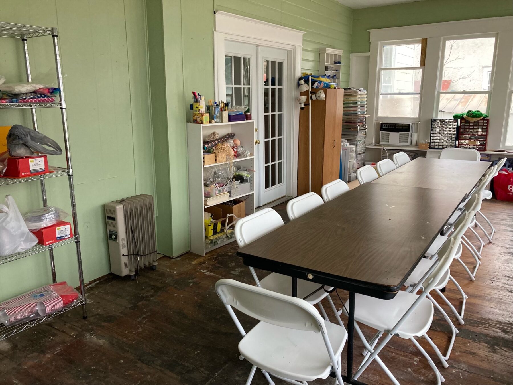 photo of sunroom with table and chairs